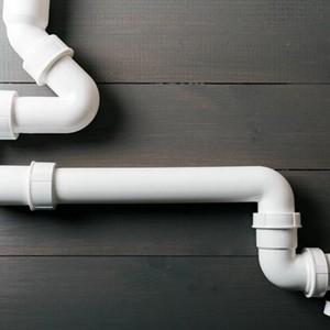 Instalação de tubulação de esgoto